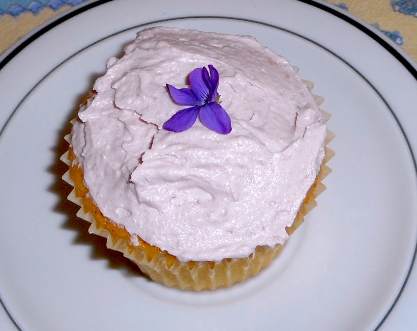 Spring Violet Cupcakes